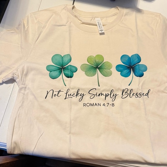 Bella Canvas Tops - 🐿️ ❤️Bella Canvas/Cream T-Shirt w/Green & Blue Clover short sleeve-Boutique-New
